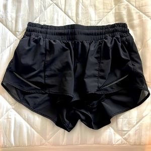 Lululemon Hotty Hot Shorts 2.5